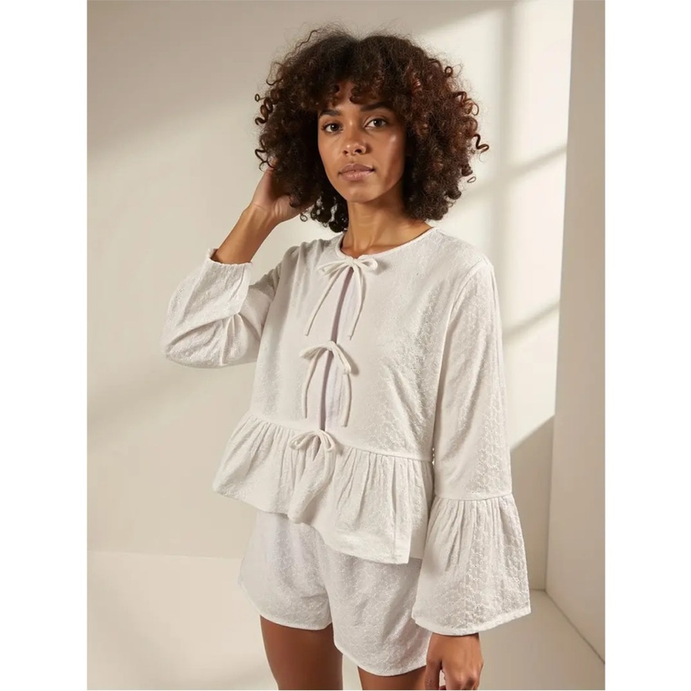 Zara White Eyelet Lace Set Ensemble Peplum Blouse Flat Front Shorts - Picture 2 of 8